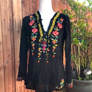 Johnny was floral embroidery black top women’s size small